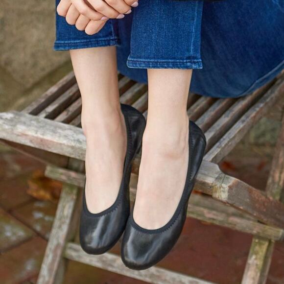 NIB Born Julianne 8M Black Leather Ballet Flats - Picture 2 of 11